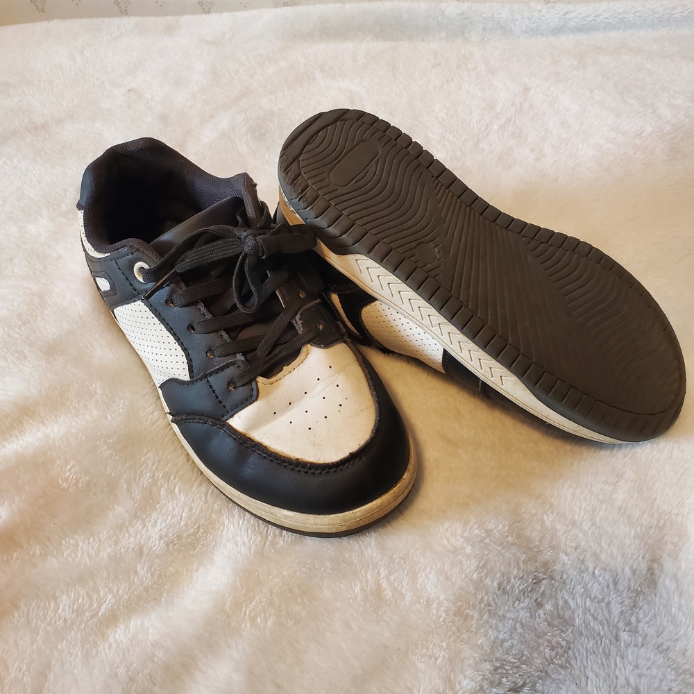 Boys Black and White Kids Lace-Up Sneakers Size 1